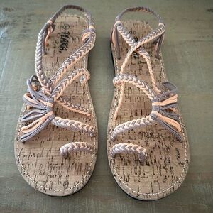 PLAKA Palm Leaf Flat Summer Sandals for Women Gray/peach  Size‎ 11